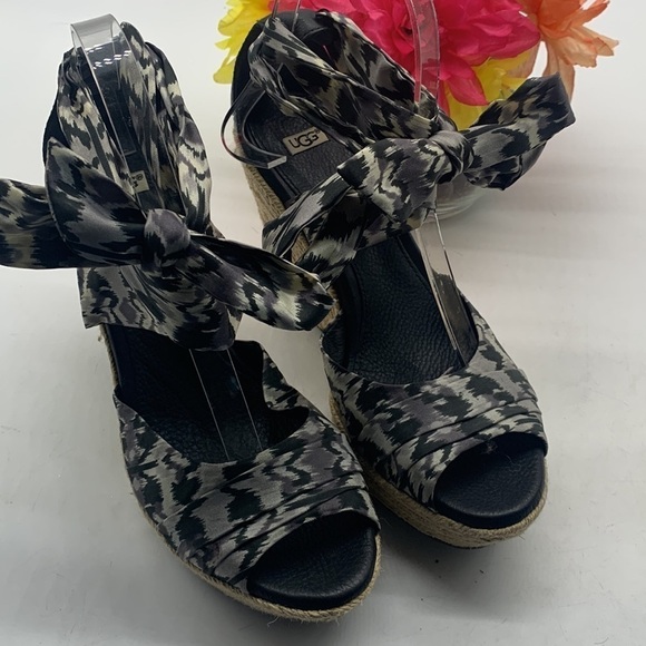 Ugg Lucianna Black white fabric rope wedge sandal size 8.5. MCW0648A - Picture 2 of 8
